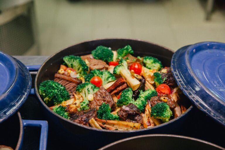 Batch cooking românesc: cum pregătești în două ore mesele pentru cinci zile